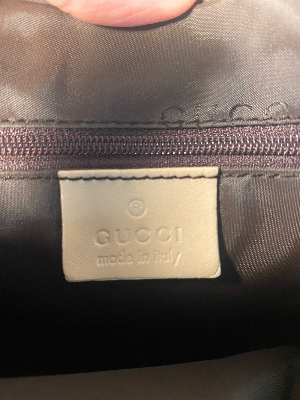 GUCCI 1990’s Tom Ford Calfskin Leather Shoulder Bag In Ivory - Picture 12 of 17